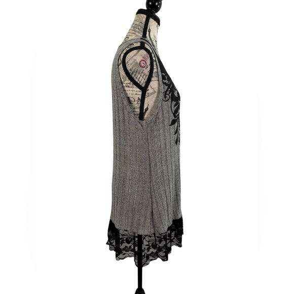Vocal Embellish Boho Gray & Black Lace Hi-Lo Tunic Top Size L - Whimsigoth Style - Picture 4 of 9